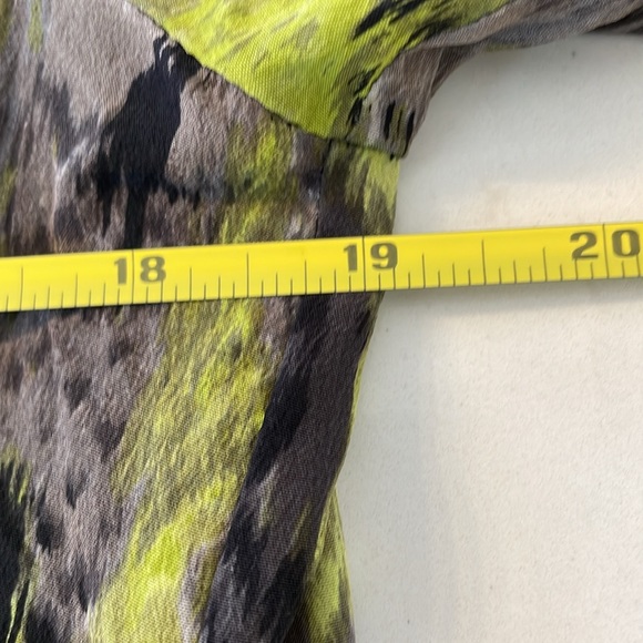 132. BCBG MAXAZRIA Elma Drape 💯 Silk Feather Print Blouse Top S - Picture 5 of 6